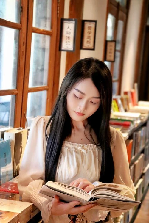 会吐水的小胖鲸