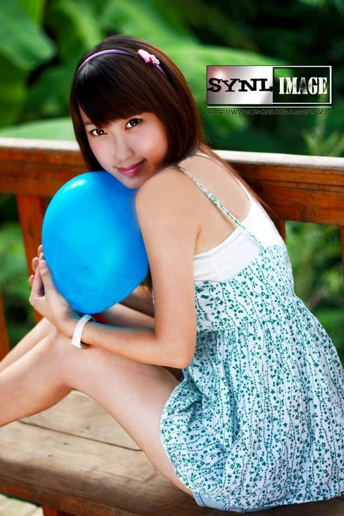 钟丽缇二女儿直播藏电子烟 怕被妈妈发现太慌张