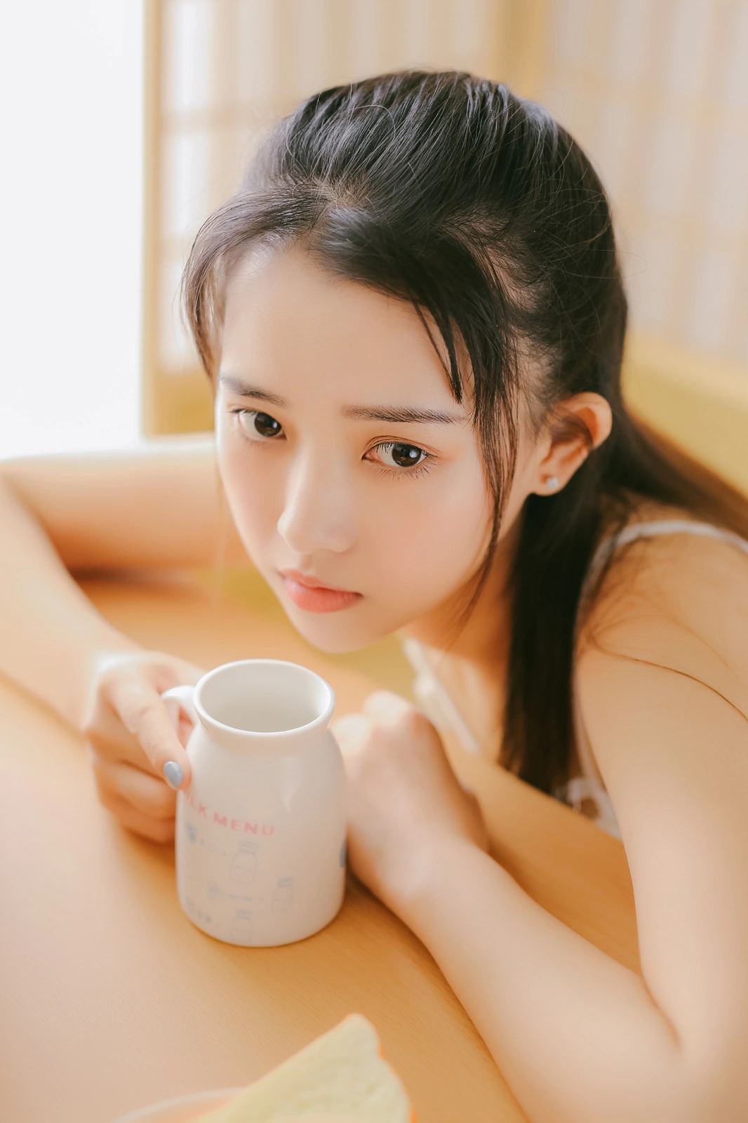 郭富城携8月幼女首现身 全家出游引热议