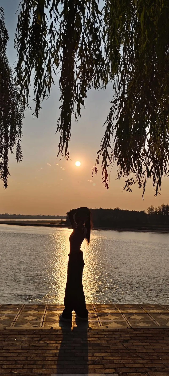 月亮没睡醒