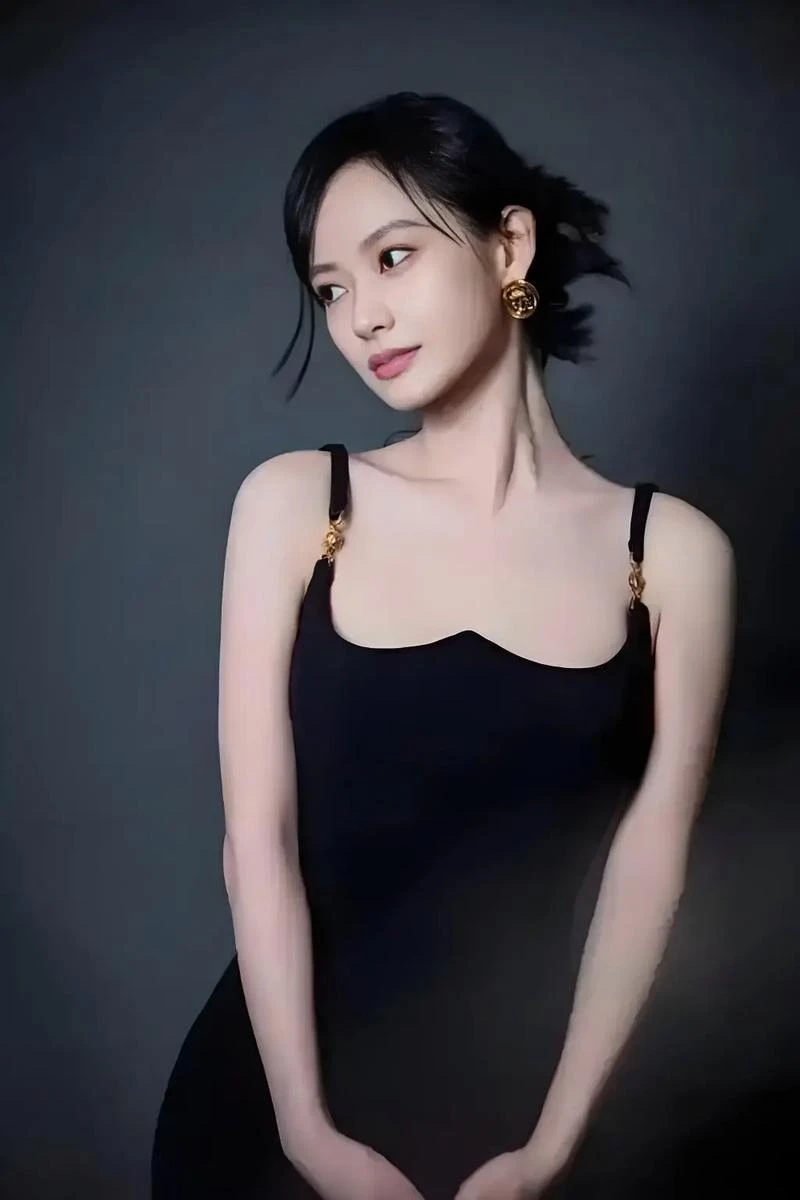 绾竹睡不着